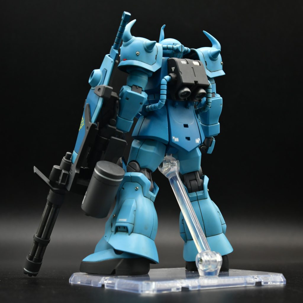 ショルダーアーマーのスパイクは少し尖らせています。