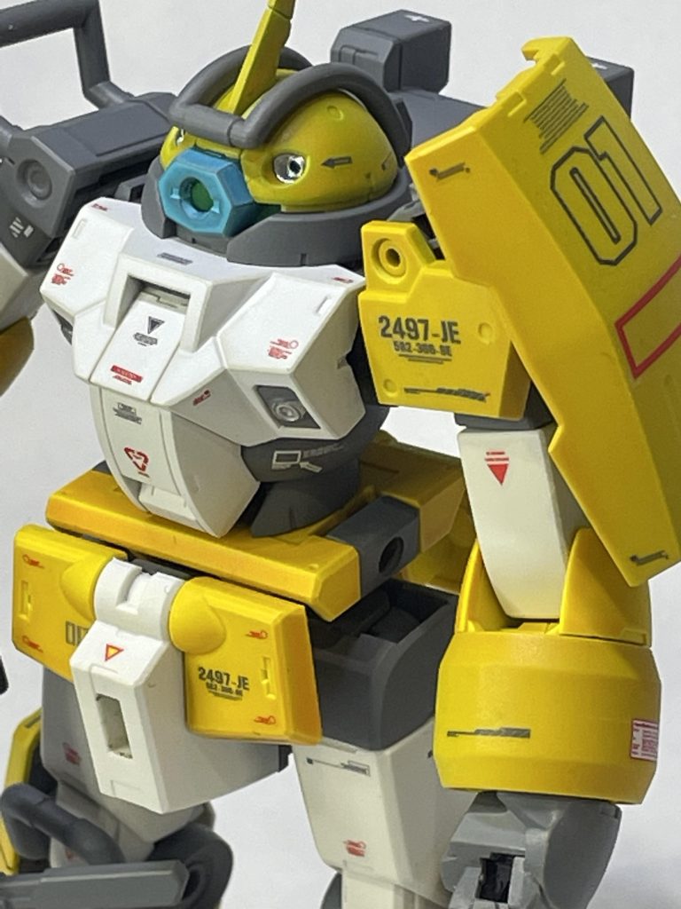 設定をみると学生の訓練用MSらしいので同じ訓練用のジム・トレーナーのカラーを参考に全塗装しました。別にトレーナーつながりとかそんな安易な理由じゃないですよ(言い訳