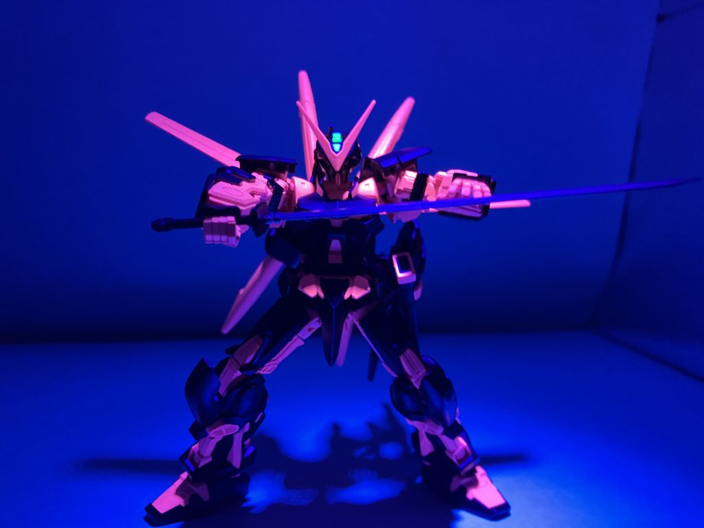 ブラックライトでガンプラ を光らせるのは前々からやってみたかったので満足しました！ 