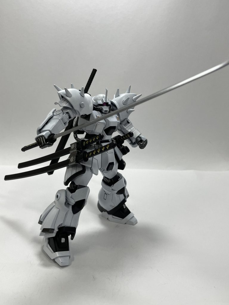 機体のパイロットが片翼の天使が出てくるゲームに影響を受けてしまい、長刀は必須とのこと。