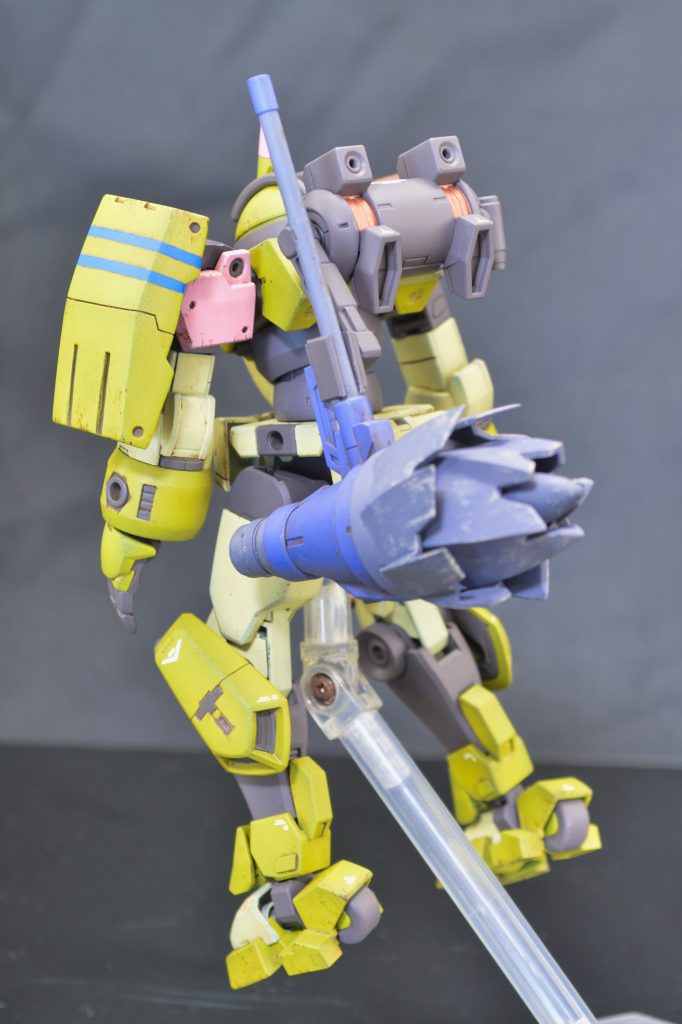 ハンマーは背部にマウント可能