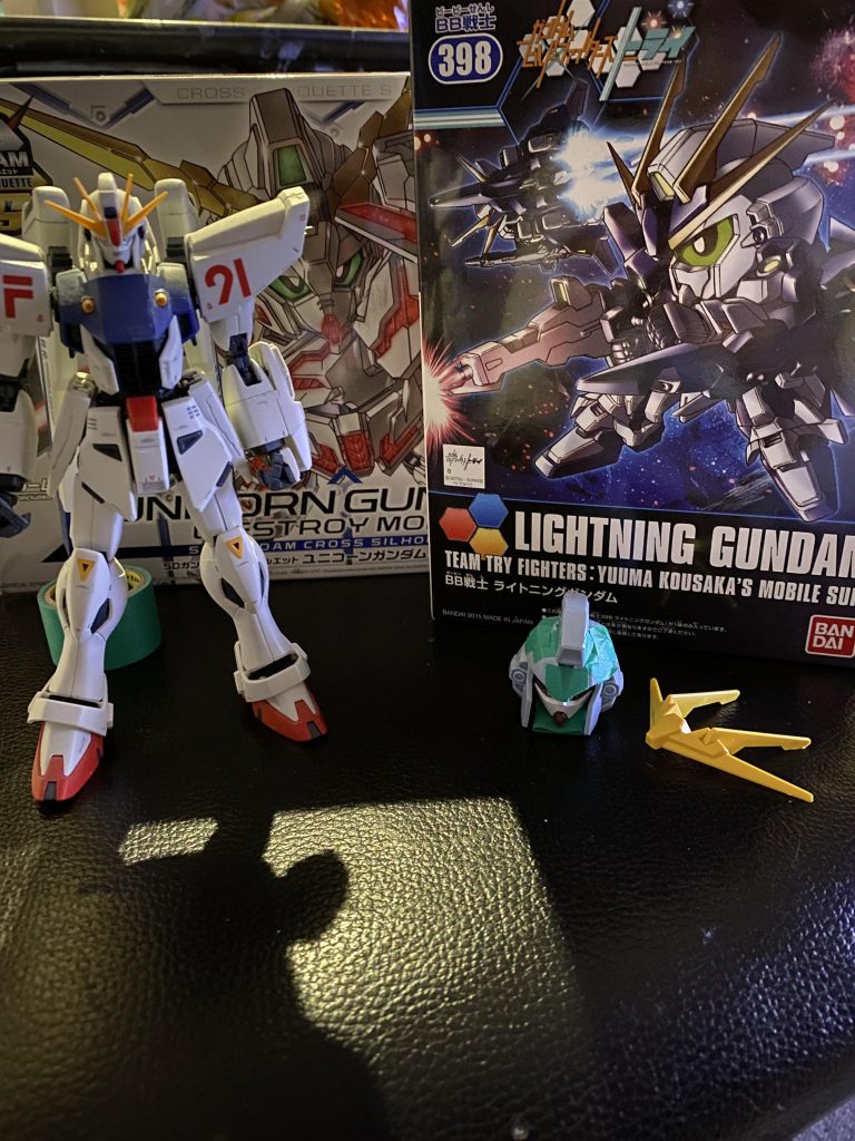 主な材料達ライトニングガンダムのヘルメットが何となく使えるかなぁと思い購入、フェイスはユニコーンを拝借