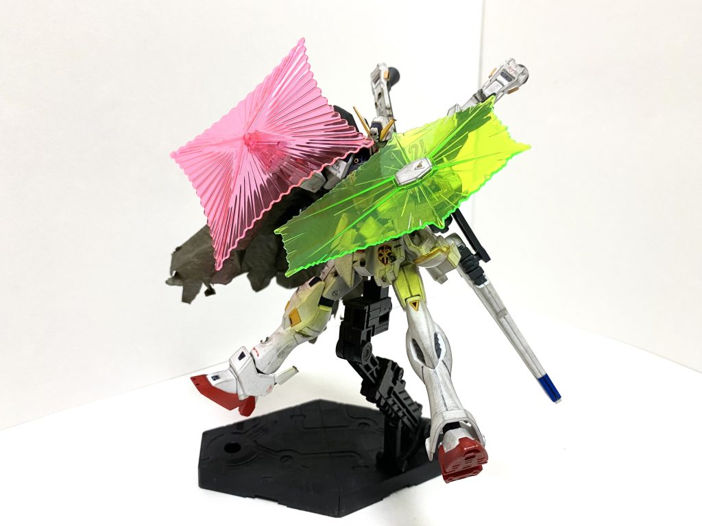 ビームシールドの発振機もクロスボーン側とF91側で違うので色違い