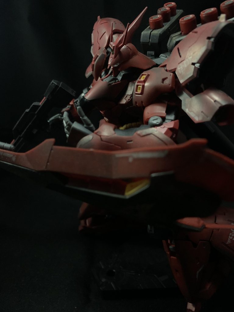 今回、ウェザリングしましたが、黒くしすぎた感は否めない。実物が赤黒くなってしまった。けど、それでもサザビーはカッコいいんです。また、作成したいです。お付き合いありがとうございます❗️