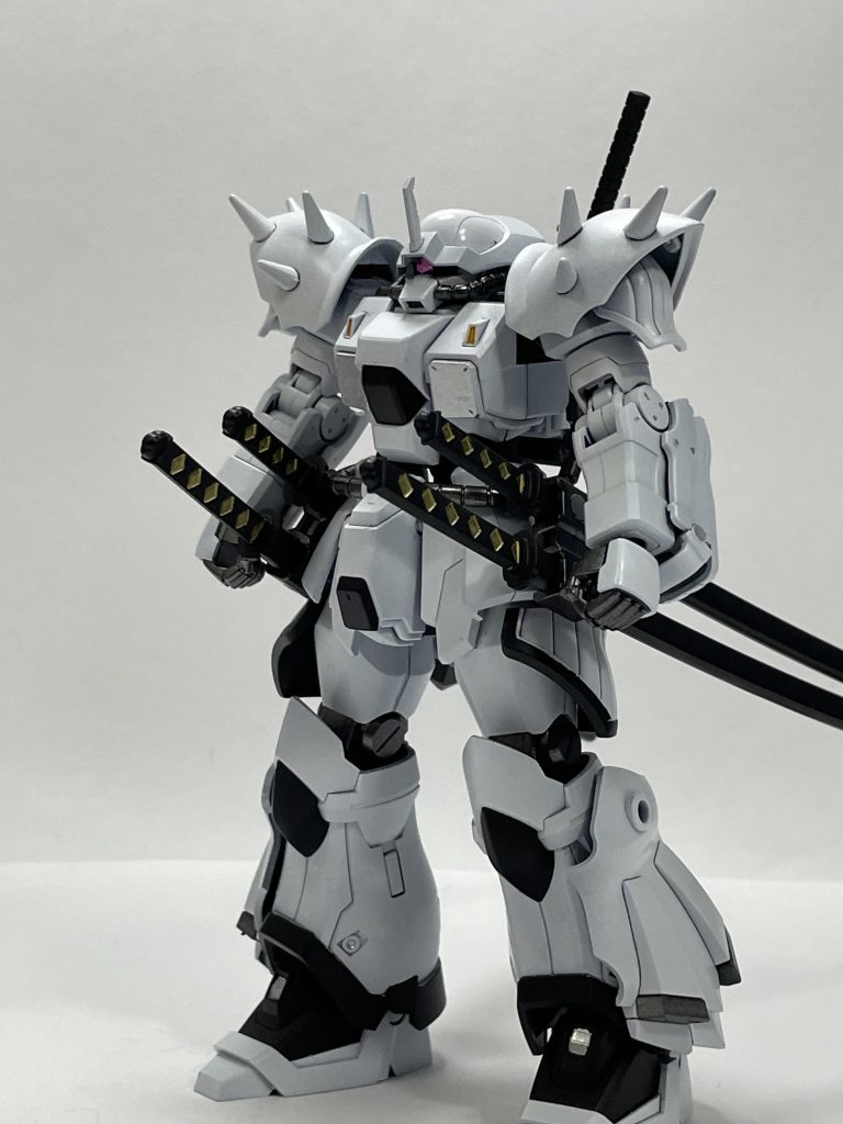 武装はコールドクナイも捨て去り過刀オンリー。もともと持っていた1振りでは不安だったので、さらに4本追加すれば大丈夫だろうという安直な発想です笑