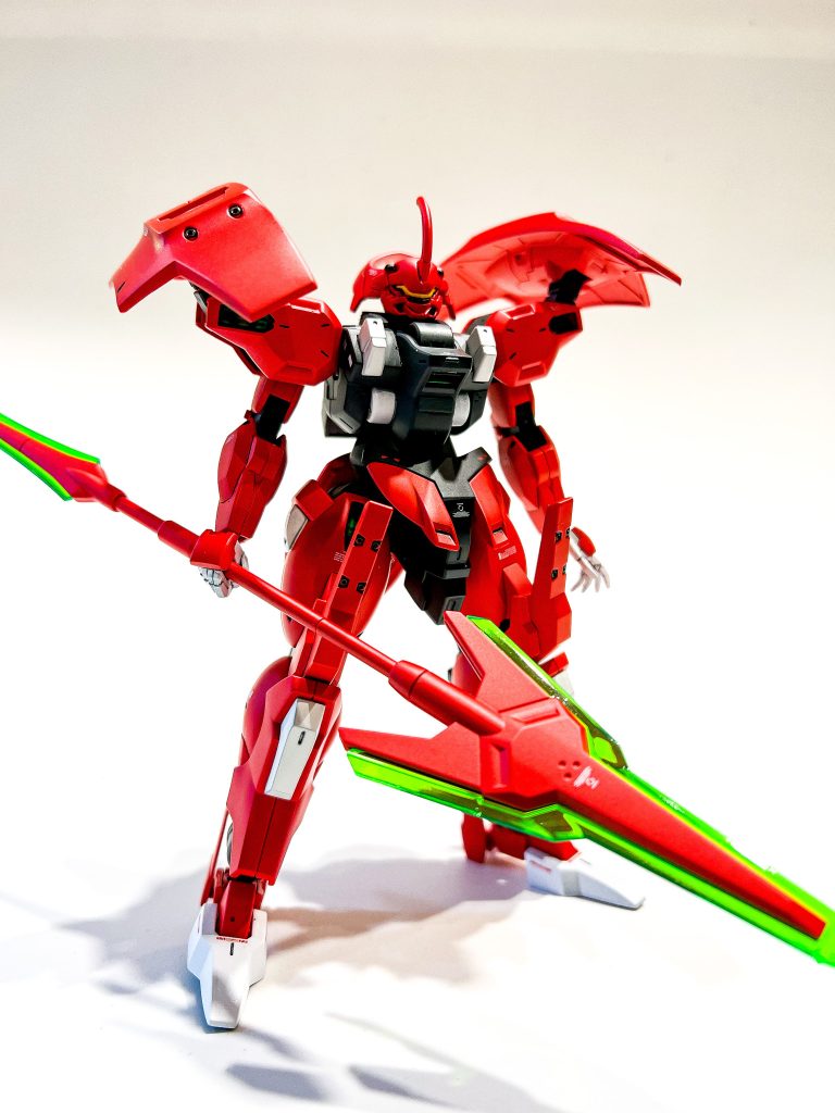 少し肉抜きを埋め各部シャープ化、面出し、彫り直し、スジボリ追加、プラ板貼り付け。