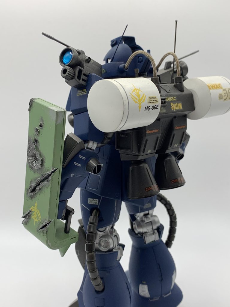 バックパックは1/100 06Rの物をベースに、タンク等を付けて製作。何回作ってもMGザク 1.0は名作だと思います。