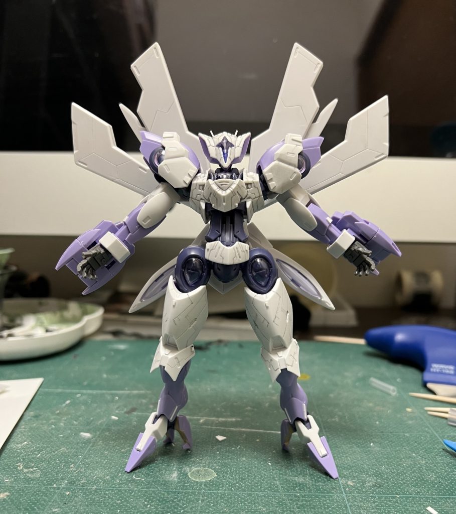 ウィングバインダーを大きく広げられるように内側をカットしたりしました。