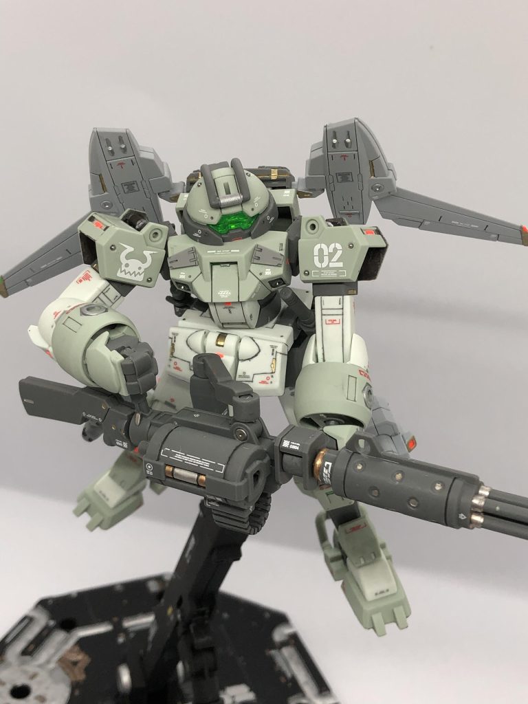 空中から地上をガトリングガンで制圧。デミトレーナーには無骨な武器が似合いますね。