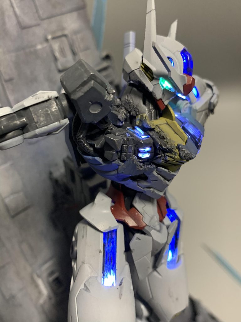 胸部のフレームはビルダーズパーツのジオンハンドを改造して作りました!それらしくなった気がします。