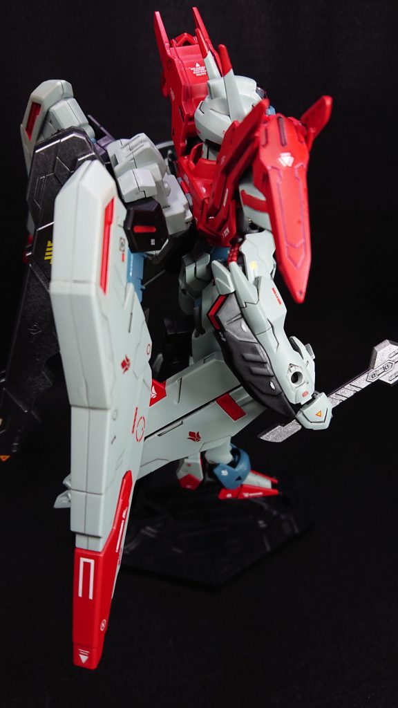 バックパックはジャスティスナイトの接続ジョイントを接着して接続できるようにしました