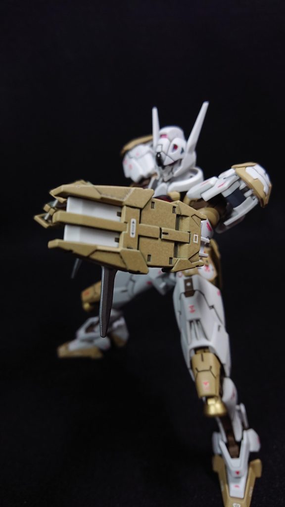 今回のお気に入りポイントは“武装”ですアーマーシュナイダーというシンプルな武装がルブリスのシルエットと合っている気がして気に入っています防御面も考え、攻防一体のナックルガードも装備してみましたでは、最後までご覧いただきありがとうございました