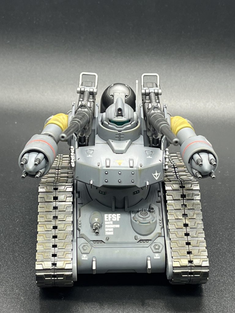 いつもキレイめの作風でやっていますが、この機体はやっぱ汚しが似合うと思って慣れないウェザリングを少しやりました。