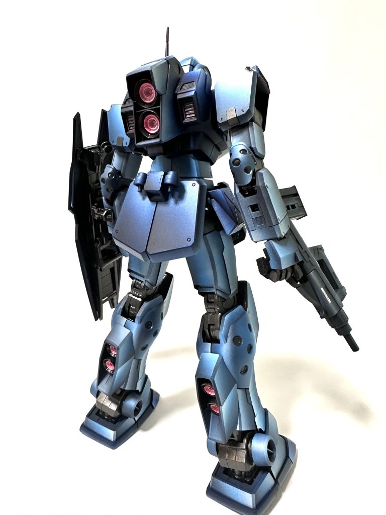 バックショット 後ろからの足の感じが気に入っています。光って見える事を優先させ、右と左の明暗差は付けていません。