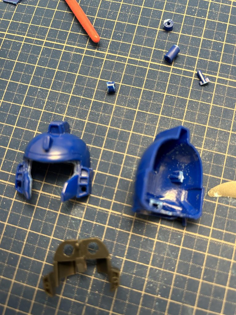 顔はSDをくり抜いて、SDCSクロスボーンを埋め込み。