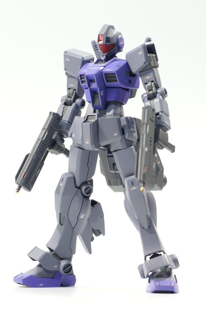 改修内容は次の通りです。・センサー類をラピーテープに。・ビヨグロガンダム、リバイブ版ガンダム、GM/GMをミキシング。・脚のスラスターをペイルライダーの余剰パーツを使用して再現。・サブマシンガンに境界戦機の物を使用。・ガンダムの特徴的な部分を除去。(ブログ参照)・腰部スラスターをジャンク品ででっち上げ。・銃口をメタルパーツに。・頭部の塗分け。・エッジ出し。・モールドの掘り直し。