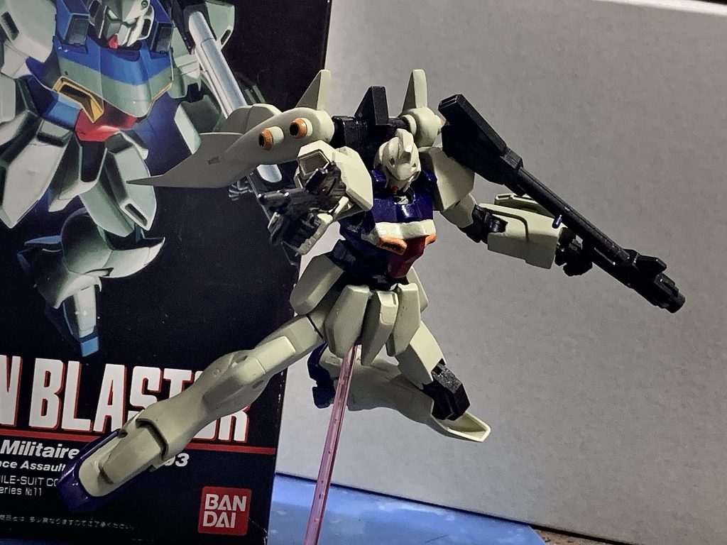 武装はバルカン砲、2連マルチランチャー、スパイダーネット、ビームサーベル、ビームシールド etc.種類様々な武装に順応でき、団体での行動ではポテンシャルを最大限に発揮できる機体となっている