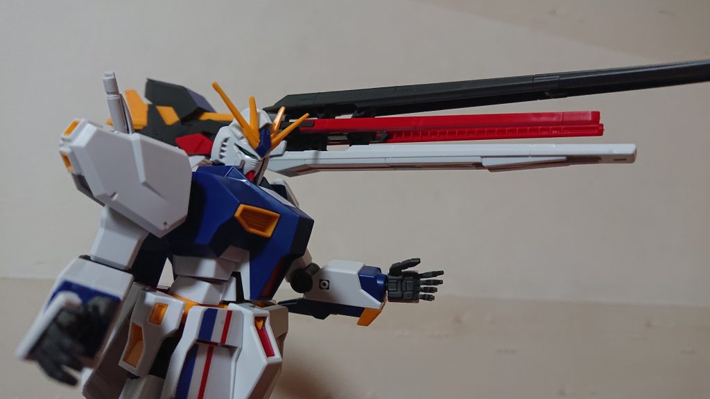 ファイヤーι(｀ロ´)ノこのキット、ロングレンジフィンファンネル以外は何も付いてこぬ……HGのフルウェポンセット出してくれないと素のνガンダムが出来てしまう。