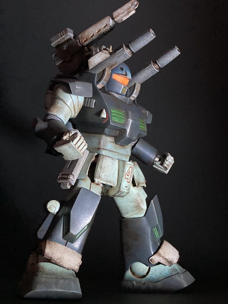 手首はビルドハンズのハンドパーツに変更。白部分はライムグリーンに白を足してちょっぴりだけジェガンっぽい色味に寄せてみました。連邦機体の系譜的なイメージで何となくの思いつきです。