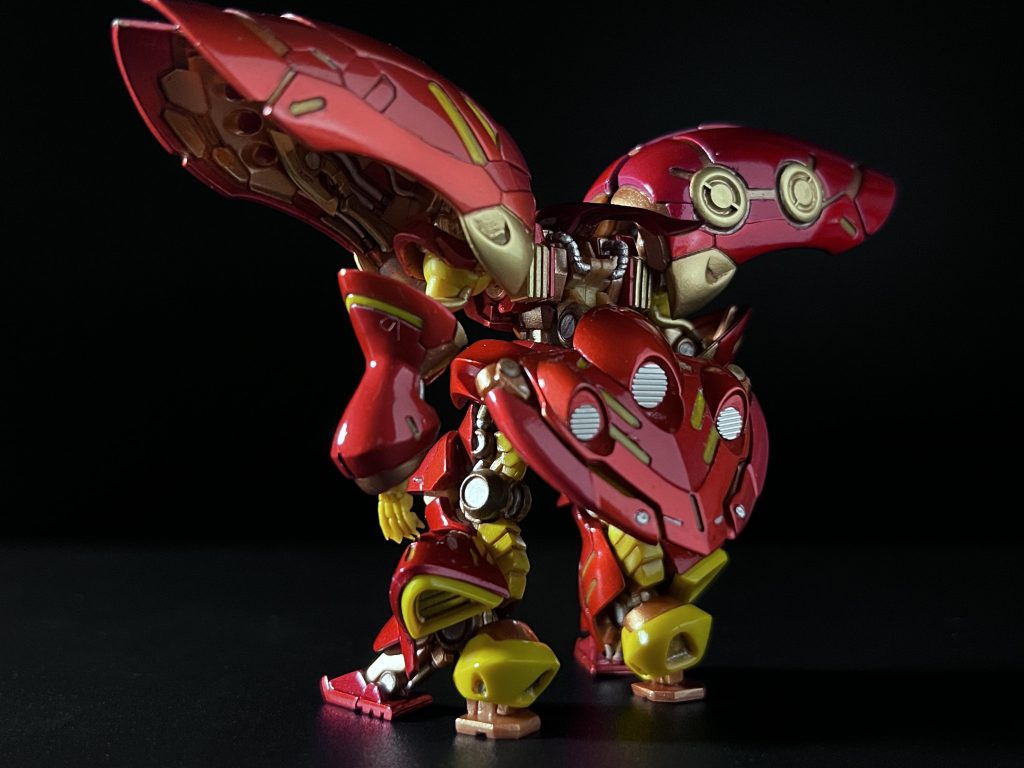 <塗装>赤(暗):シルバー → クリアルージュ赤(明):ゴールド → クリアルージュフレーム:スーパーカッパー差し色①:ゴールド差し色②:RLM04イエロー以上プライマー塗布後ラッカーエアブラシ他、アクリル&エナメルにて筆塗り部分塗装ウェザリングカラー・マルチブラックとウェザリングリキッド・グレーズレッドを調色したものでスミ入れラッカークリア吹いてコンパウンドで磨いて磨いて磨いて…キャンディ塗装はマジで下地勝負ですね。完璧🤍と思って完成させたのに、こうやって写真を撮ると粗が見つかります。まぁ実物は目立たないけど!(言い訳)