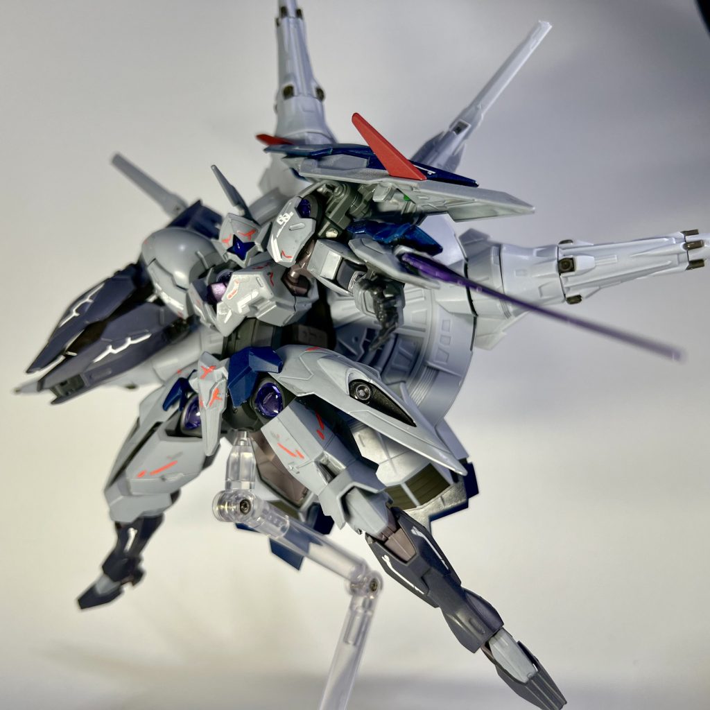 ミカエリス君は、第一印象は騎士っぽいと感じたのですがこの武装でヒーローはダメでしょ…むしろ真逆や…となり［ネガセイヴァー］としました。