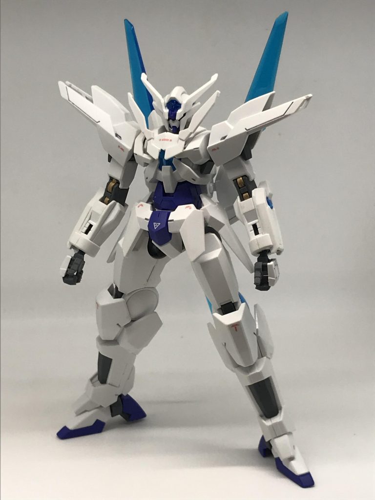 以前パチ組したデカールとつや消しだけを施したHG トランジェントガンダム君が選ばれました!おめでとう!真っ白で汚しやすいのと、カッコ良いけど思い入れがない機体なので適当に汚すのになんの躊躇いもないのが選ばれた理由です🙄あとマントが似合いそうだから…(笑)私、初の宇宙世紀以外のキットの投稿かな?