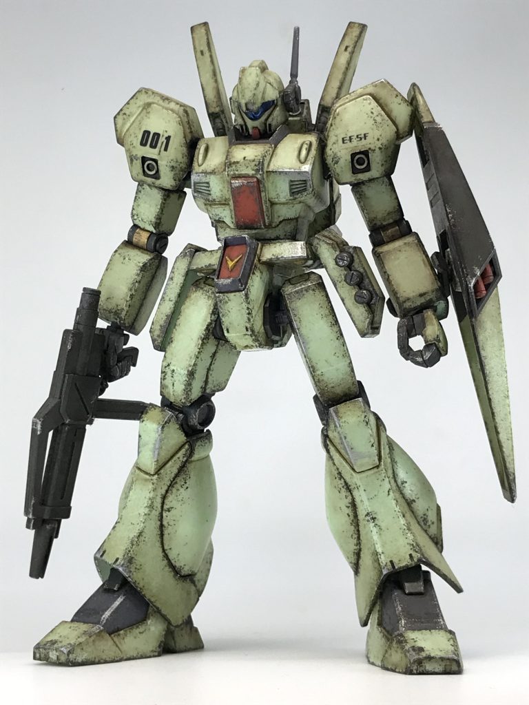 チッピングのやり過ぎで自分の中ではかなりの駄作なので、投稿するか迷ったのですが…HGUCコンプリート計画の協力と、自分のガンプラアルバムも兼ねているので投稿させてもらうことに🙄