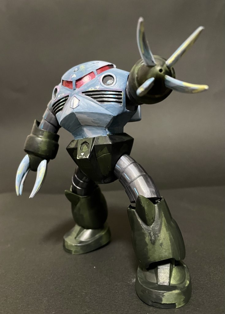 大河原邦男先生っぽいリアルタイプ四本爪と、安彦監督風のモノアイの反射表現と、なんとなくミックスした感じで楽しみながら塗りました(^^)初の試みで楽しく作りました手脚関節は全てアルミ線固定です