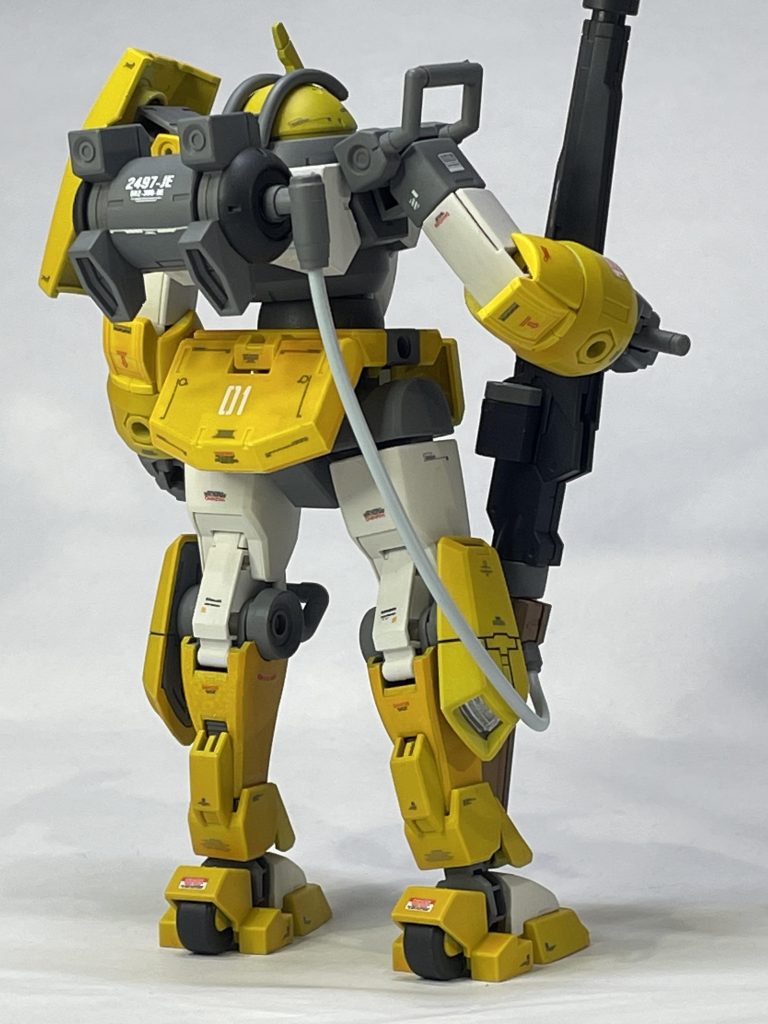 組み立てて気づいたんですがタイヤになっているんですね。同じようにみえて通常のデミトレーナーとはだいぶ違いますね。