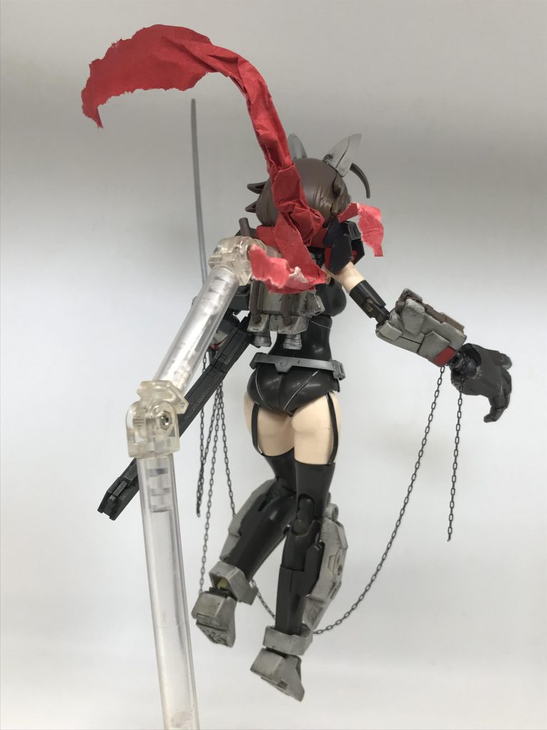 後ろ姿マフラーは風になびいてるようにしたつもりですが、後ろから見るとちょいと微妙かも…