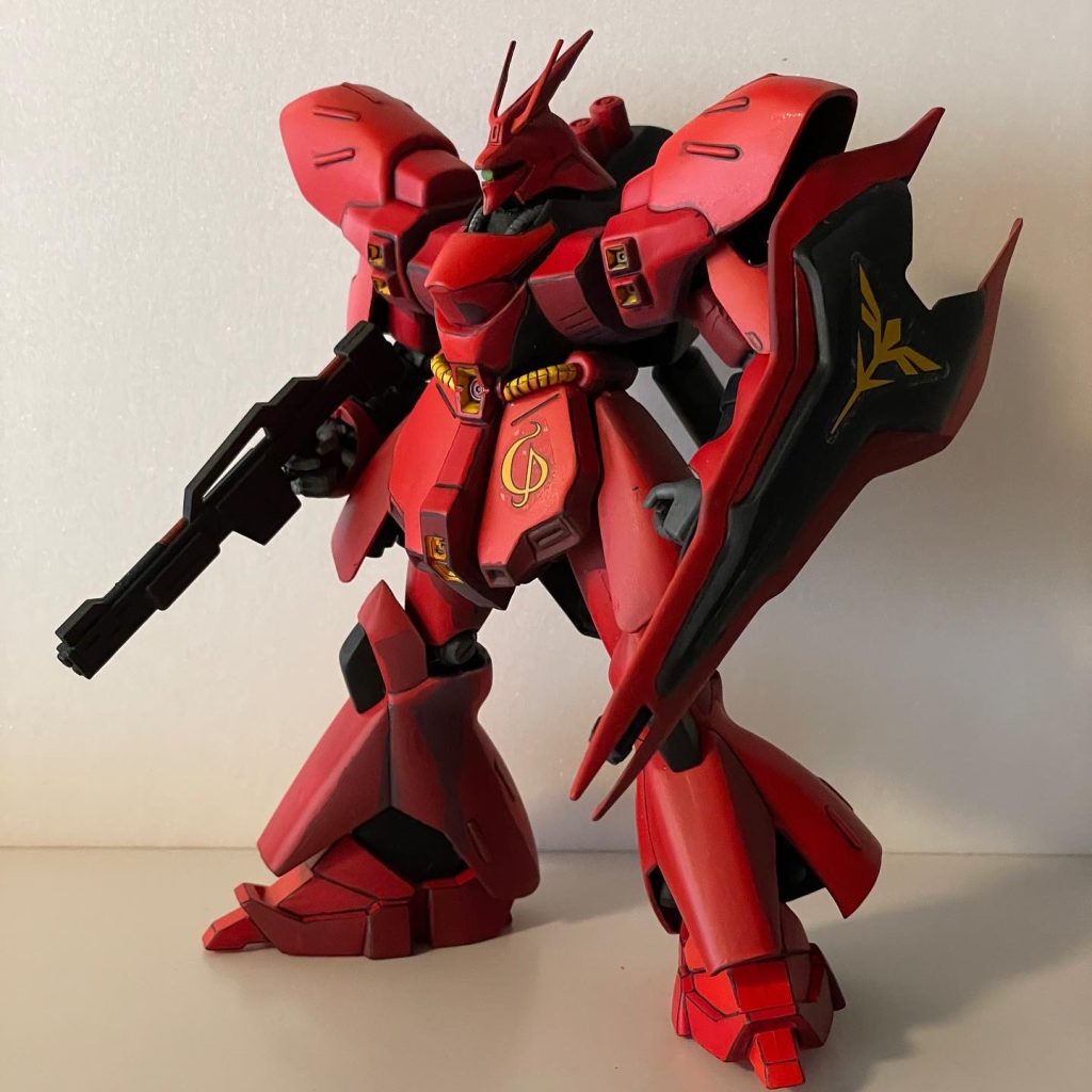 この古いサザビー、正面から見た顔はなかなかのお馬さんなのですが、この横顔と斜めからのショットがバツグンで。