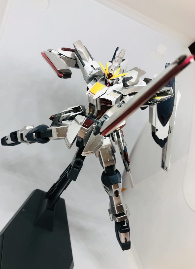 また、ヴェスバーの一部が対艦刀になります。ビームザンバーみたいにビームシールドを切り裂ける設定。