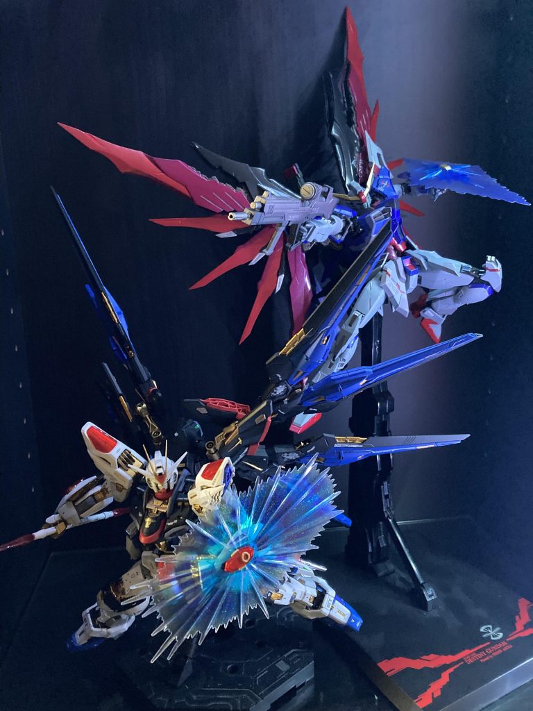 メタルビルドのデスティニーと一緒に✨どっちもアレンジ効きまくってるからか並べてもそんな違和感ない気がします。SEED映画出るんでしたっけ？この二機の共闘見てみたいですね〜