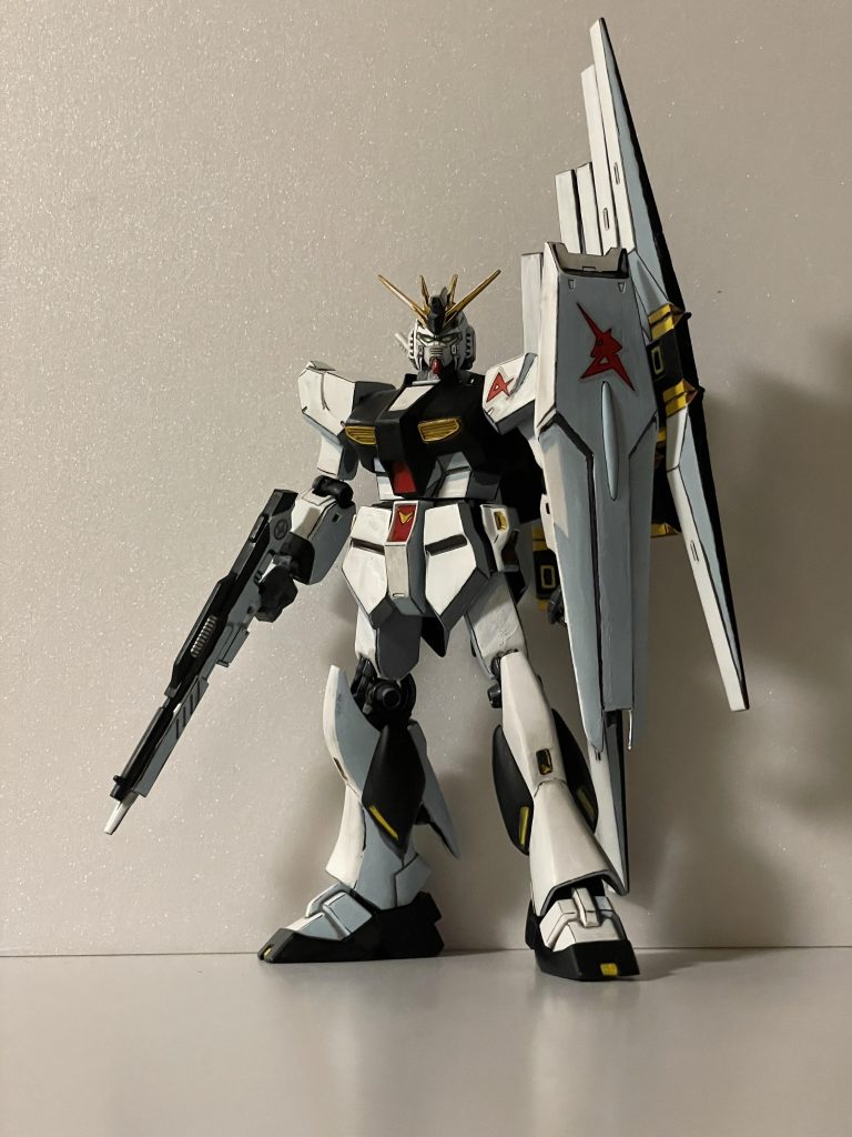 旧キット1/144νガンダムは伊達じゃない–3枚目/制作者：グッピー