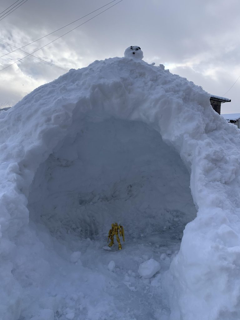 雪山ガンダム–5枚目/制作者：アイアンビリー