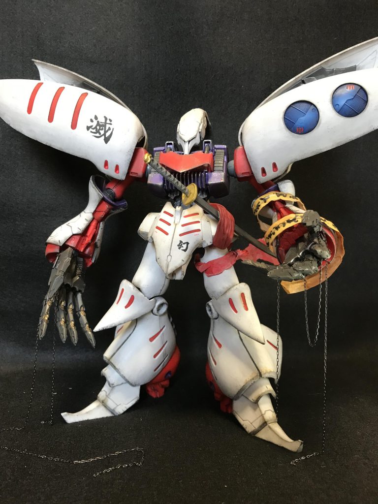 しかしどうしてもヒラヒラさせたく、代わりに左足に布っぽく巻いてみました塗装でライン入れるのも良いかと思いましたが、紙巻く方が簡単だから（笑）このビッグハンドじゃ刀持てませんね…いいのです、ファンネルみたいにビョ〜ンと飛ばすので🙄