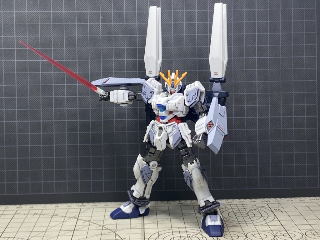 ビームサーベルも持ち手だけ作って持たせてみました。