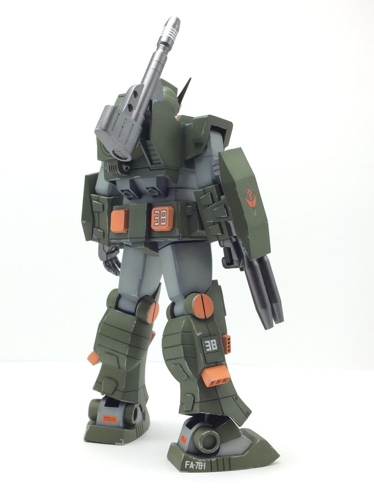 後ろ姿も男前です。塗装は昔のMSVらしく、シルバーでハゲチョロ塗装を施してみました。