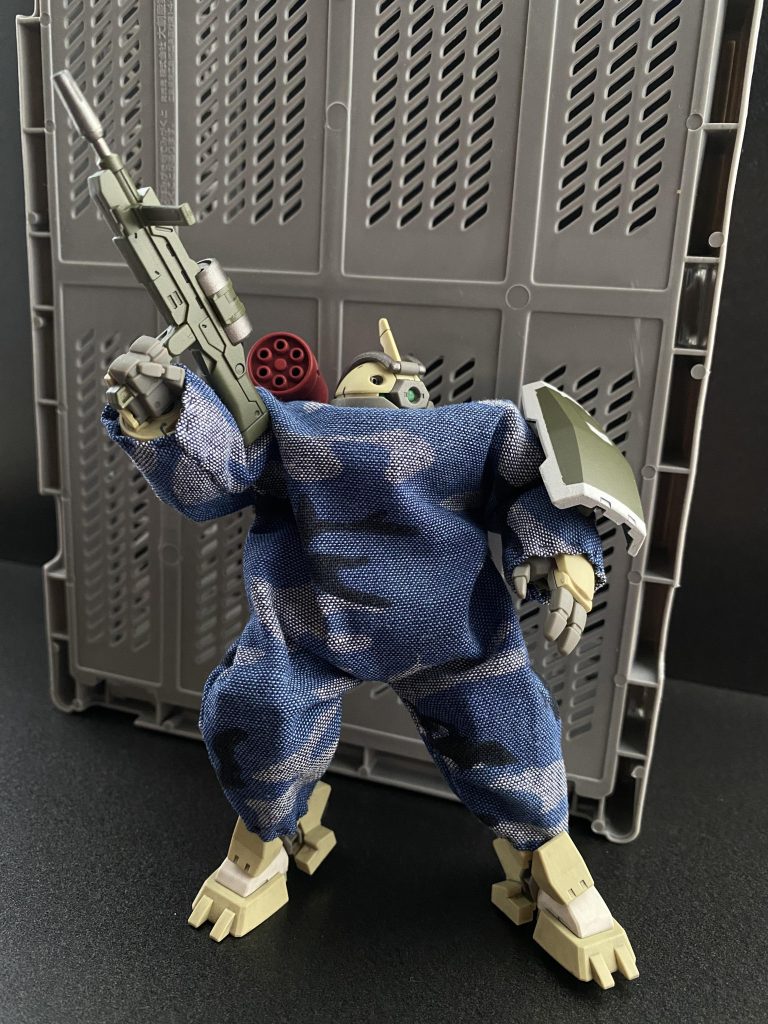 　現状、「布」であるが、会議の際、･･･ってか、あれじゃね、俺らの制服とかの生地で作ったらよくね。色とか変えられるし。･･･などと言った意見があったが、その場合の予算案は丸の数がなんかヤバいことになったとか、なんとか。