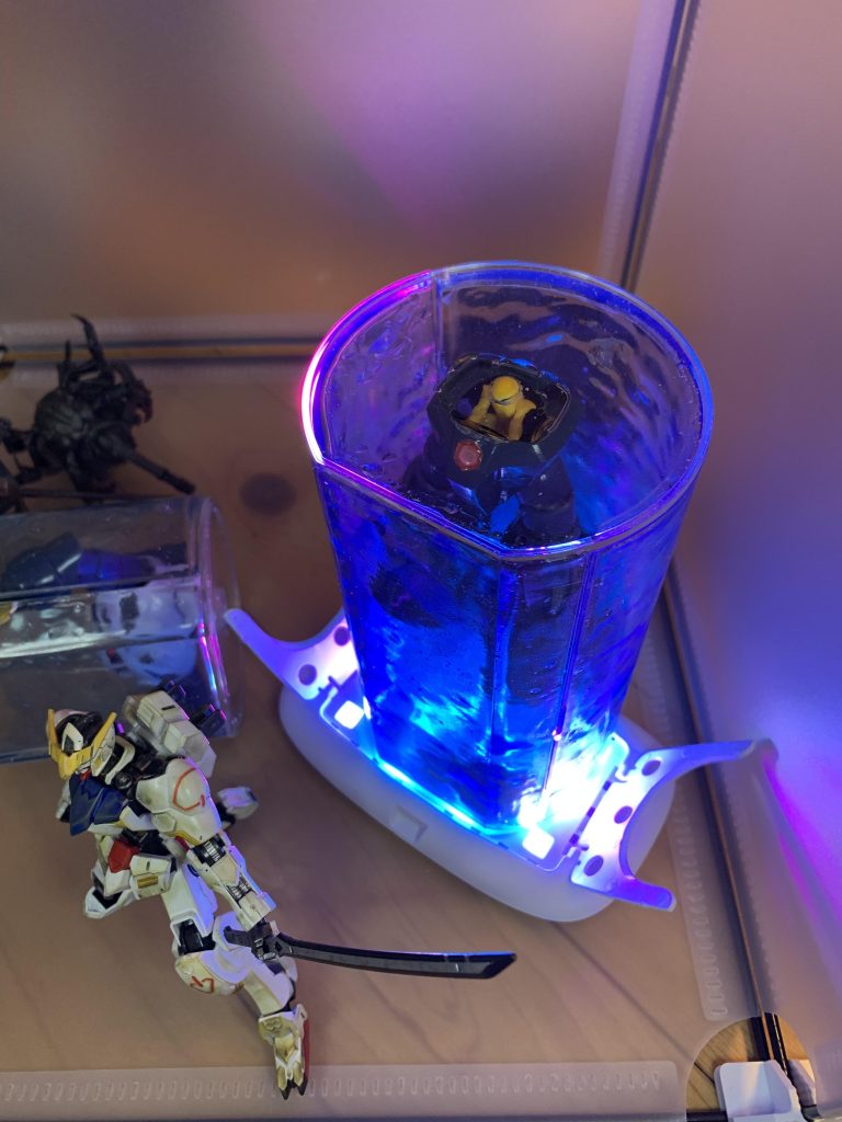 テッテレー！切れてないっすよ！イッツ、ミラクル！MSマジックショーでした！ってのがやりたかったので、コックピットの位置が違うとかそんなツッコミは無しの方向で！