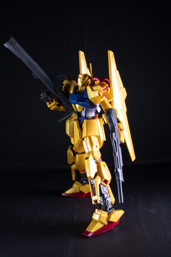 サイド:AMBACシステムを知るきっかけになった百式のバイザー。これで宇宙での体制保持をするのだから面白い。足の基部が見える構造がこれまたおしゃれ。ミキシングパーツに使いたくなります。