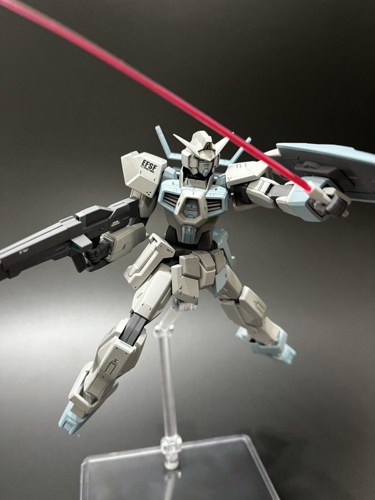 ポージング下手ですねサイドスカートに格納されているビームサーベル