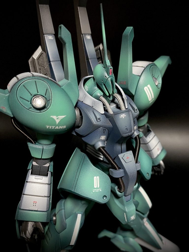 パイプはメッシュホースやスプリングに交換しました。