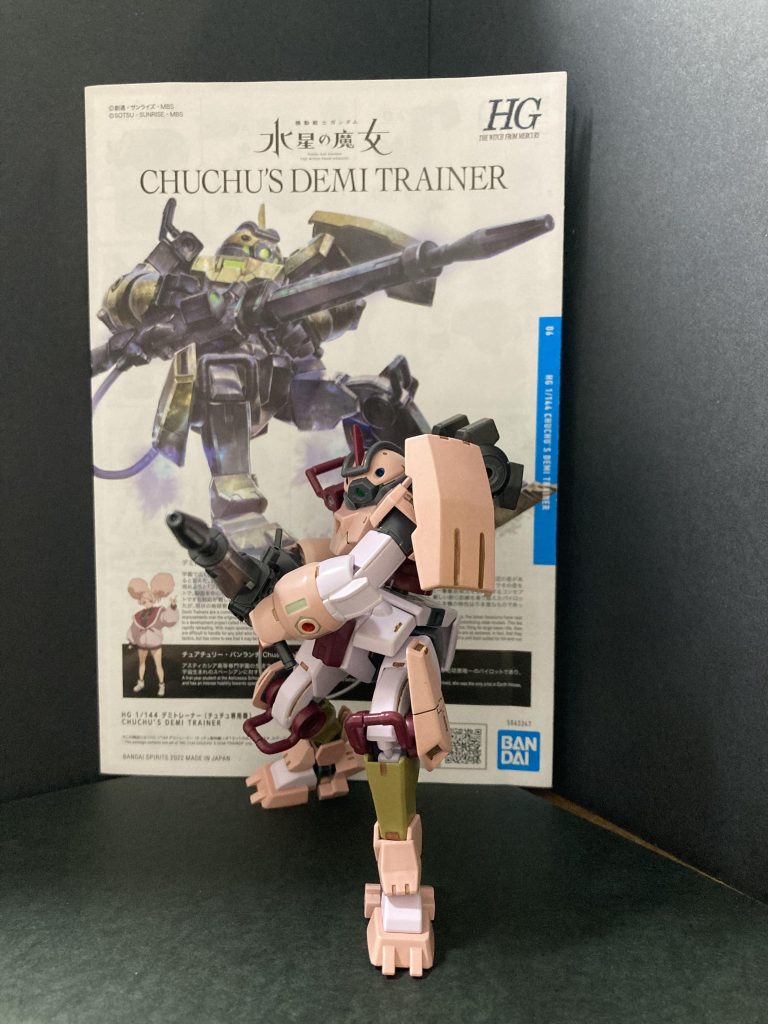 仕上げはクレオスの水性プレミアムトップコート半光沢です。初めて半光沢のトップコートを使いましたが、なかなかしっくりときていい感じに。半光沢、くせになりそうです。