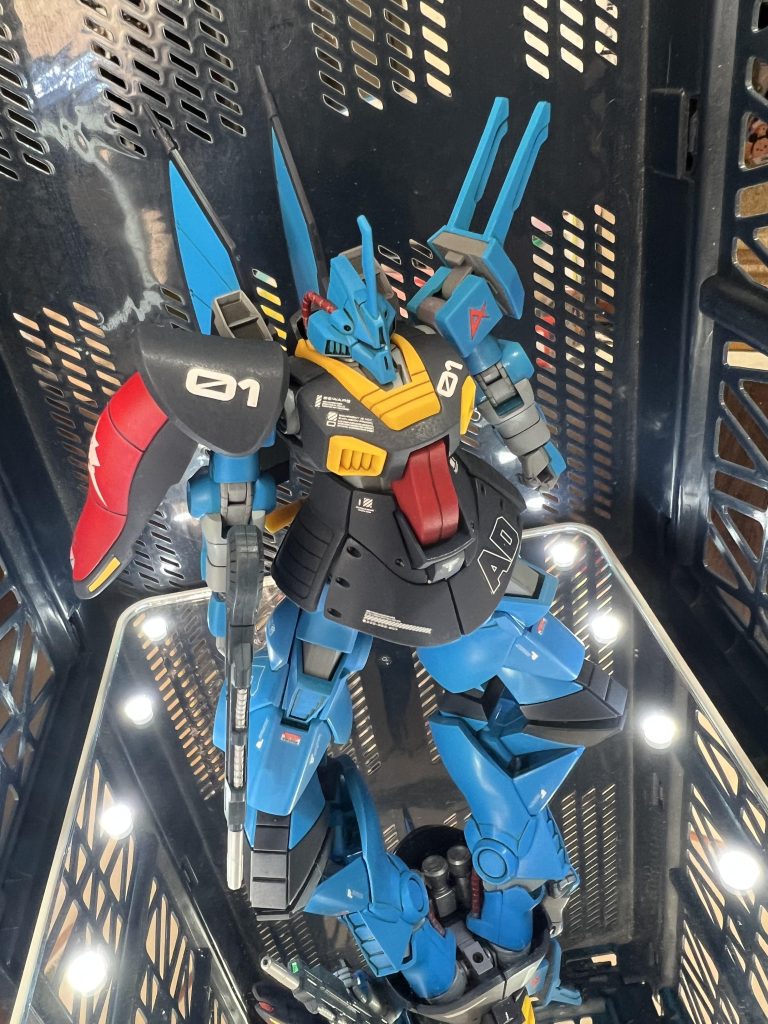 当初のイメージでは、もうちょい薄い水色を想定してたのですが、思いのほかどぎつい水色になってしまいました😓調色ができない缶スプレーの痛いところです💦