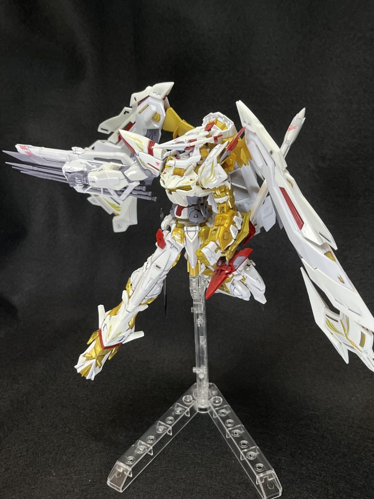 射撃ポーズ。思ったより足首が動かなかったです・・・