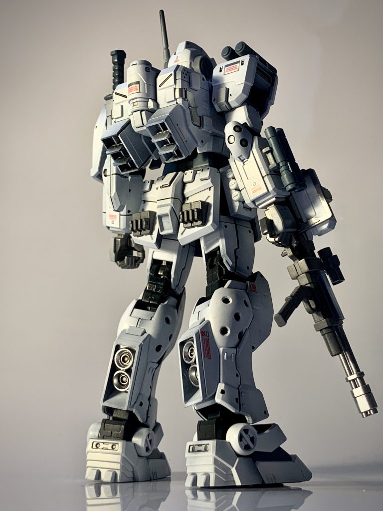 ミノフスキー粒子散布ポッド付きバッグパックがめちゃくちゃカッコイイです。シルバーでメタリック色を追加した事でカッコ良さ倍増、最高です。