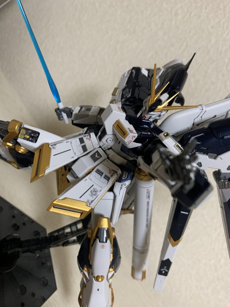 アムロはこんなポーズしない…！！