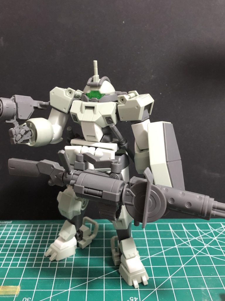 自警団のようにも見える、少し頼りなさがまた可愛い。学校が舞台の水星の魔女だからこそなデザインですね。