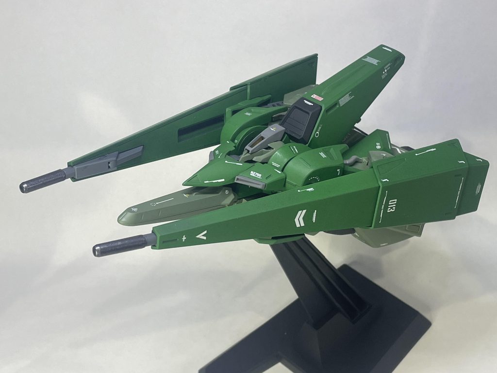 ジオンっぽくならないようスタンダードなグリーンを使用。少し濃い目にする事で差別化をはかってみましたがどうでしょう。